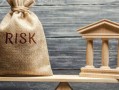 调查报告：数**
美国小型银行可能面临倒闭风险